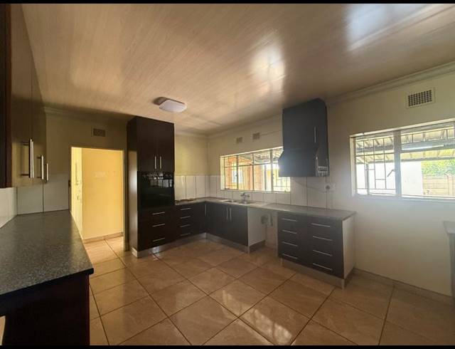 3 BEDROOM HOUSE FOR SALE IN VANDERBIJLPARK SE 1